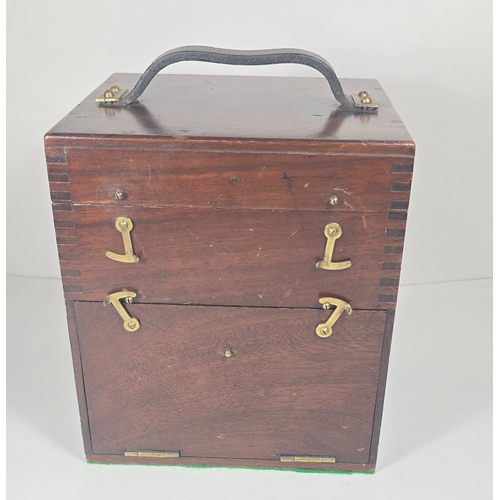 27 - A Victorian/Edwardian medical electric shock machine, in its mahogany case with carrying handle GC, ... 