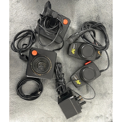 53 - 21x ATARI cartridges for the 2600 system, includes COLECO Donkey Kong, Space Invaders, Circus Atari,... 