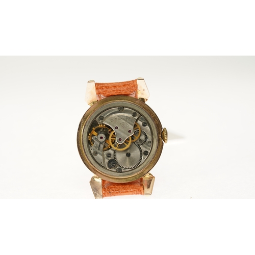 15 - Gentleman's Pobeda wristwatch in 14kt gold. 35mm. Silvered dial with outer second track and gilt Ara... 