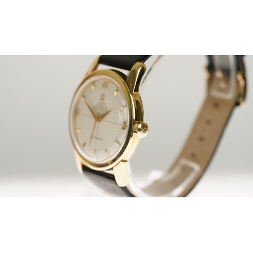 52 - Omega Seamaster Automatic Chronometer in 18kt gold. 34mm. White dial with cross hair, gilt indices. ... 