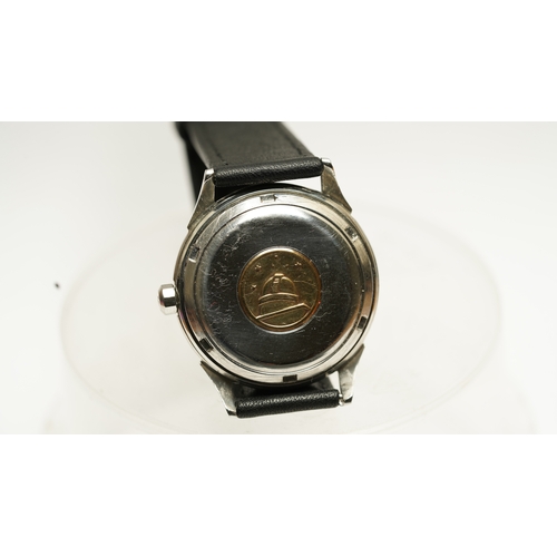 49 - Omega automatic chronometer in steel. 33mm. Reference 2652-3SC. Cream dial with gilt indices. Caseba... 