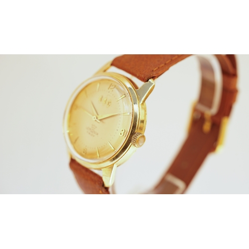 14 - Lemania Troy wristwatch in 18kt gold. 33mm. Gold coloured dial with applied gilt indices and Arabic ... 