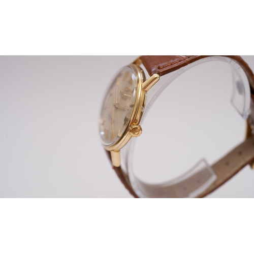 57 - Omega Seamaster Deville date in gold. 34.5mm. Silver dial with gold indices, some spotting. Automati... 