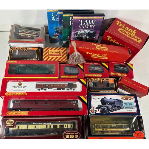 125 - A quantity of OO railway by various makes. Hornby Western Class 52 Co-Co diesel hydraulic 'Western C... 