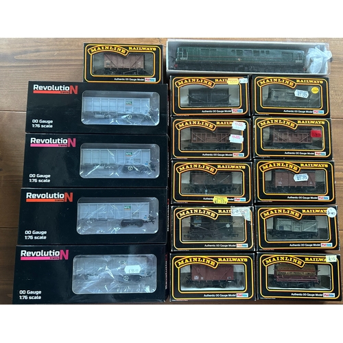 132 - A quantity of OO railway. A Silver Fox Models SR/BR 1-Co-Co-1 diesel electric locomotive, 10202. In ... 