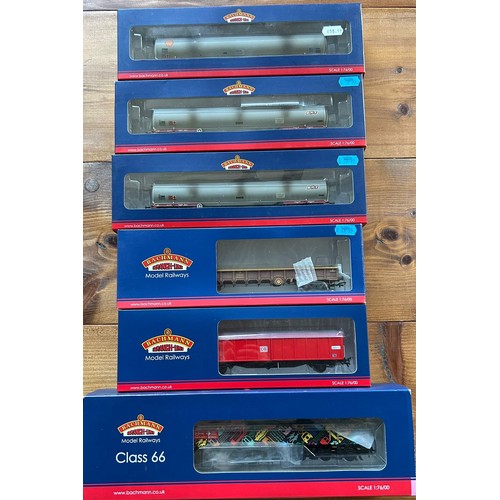 149 - Bachmann Branch-Line OO Railway. A BR Class 66 Diesel Electric Locomotive, 66718 (32-979T). In GBRF ... 