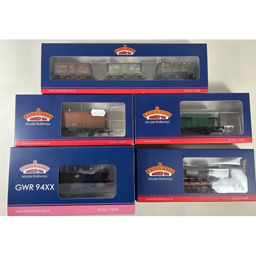 152 - Bachmann Branch-Line OO Railway. 2 Steam Locomotives. A GWR Class 94XX Pannier Tank 9479 (35-027). I... 