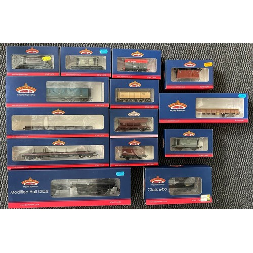 157 - Bachmann Branch-Line OO Railway. A modified Hall Class 4-6-0 tender locomotive, 'Fountains Hall' 790... 