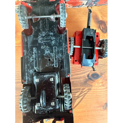 37 - A Gama 260/9  Tinplate fire engine with tender. Made in Germany. Come boxed with wear and some minor... 