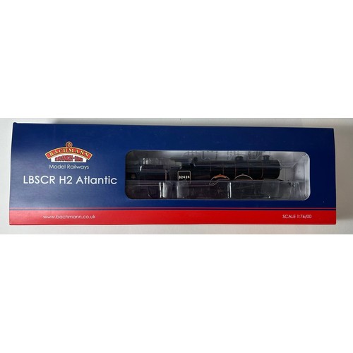 166 - Bachmann Branch-Line OO Class H2 'Atlantic' Ex LBSCR 4-4-2  Tender Locomotive, 32424 'Beachy Head' (... 