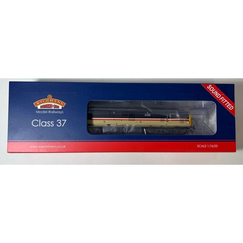 170 - Bachmann Branch-Line OO Diesel-Electric Locomotive. Class 37 37416 'Mount Fuji' (32-389TLDS).With DC... 