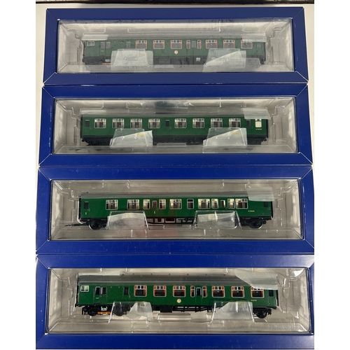 173 - Bachmann Branch-Line OO 4CEP EMU 7105 Late SR Multiple Unit Green (31-425). Boxed, some light wear/t... 