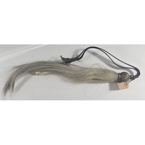 487 - A Cavalry white horse hair Throat Plume of the 19th Hussars, with spiral spherical brass mount and l... 