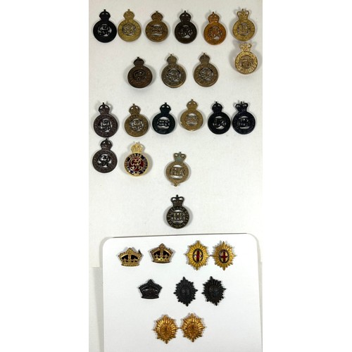 419 - Twenty mostly restrike Life Guards, Horse Guards and Household Cavalry cap badges; including officer... 