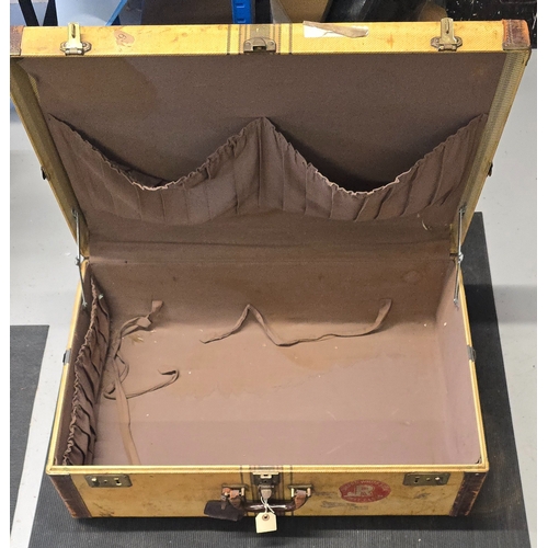 379 - A very nice steamer trunk with leather edging and handles, nice brass locks, (no keys), lovely CUNAR... 