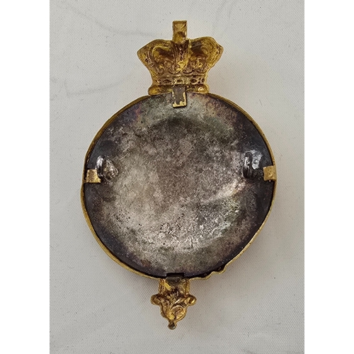 501 - A good Victorian officer's gilt glengarry badge of the XXV South Devon Regiment of Militia, with sil... 