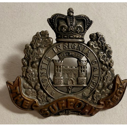 410 - Victorian cap badge of the Suffolk Regiment; collar badge of H.M.R.R. Dragoon Guards (lugs af); smal... 