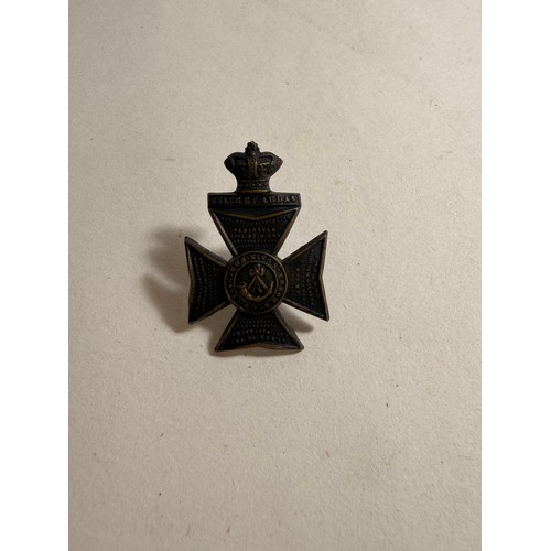 410 - Victorian cap badge of the Suffolk Regiment; collar badge of H.M.R.R. Dragoon Guards (lugs af); smal... 