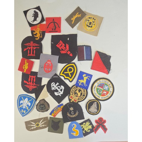 399 - Approximately 50 British/commonwealth cloth divisional, rank, trade badges.