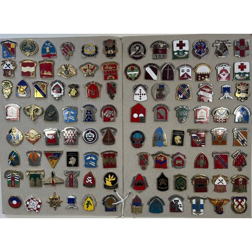 400 - Approximately 100 US metal & enamel unit crests mounted on boards.