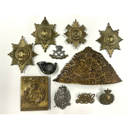 498 - Various badges inc 72nd Duke of Albanys own Highlanders Cross belt plate, 5th London rifle volunteer... 