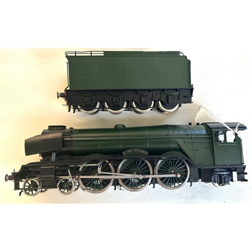 36 - A modern 2-rail electric Class A3 LNER 4-6-2 Tender Locomotive Flying Scotsman. Made by Sancheng, fi... 