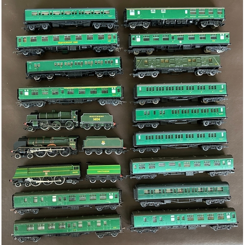 20 - A quantity of Hornby OO etc Railway. 3 locomotives - 2x Southern Railway tender locomotives- West Co... 
