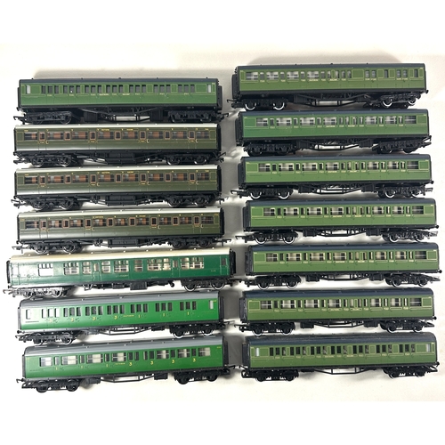 25 - A quantity of Hornby OO Railway. All Southern Railway and BR SR. Including a Battle of Britain Class... 