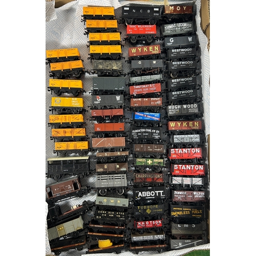 30 - A quantity of OO Rolling Stock by Hornby, Hornby Dublo Bachmann etc. 7 locomotives - 2x Bulleid Paci... 