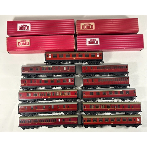 29 - A quantity of Hornby Dublo Railway. 5 2 rail locomotives - 2x 2-6-4 tanks 80033, 80054. 2x Class 8F ... 