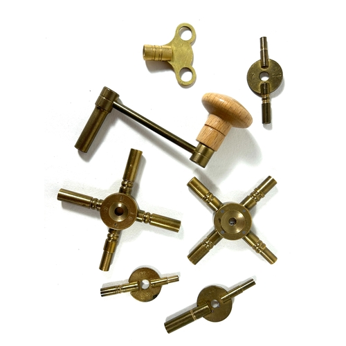 336 - 8x Antique solid Brass clock keys including star keys and Winder.