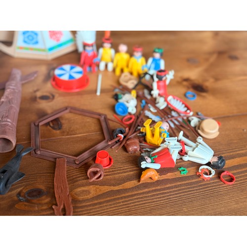 3 - A quantity of vintage 1980s PLAYMOBILE. Includes playmospace space station with figures and many acc... 