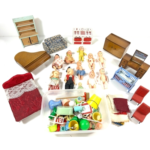 12 - A quantity of vintage metal and plastic dolls and dolls house furniture, includes several articulate... 