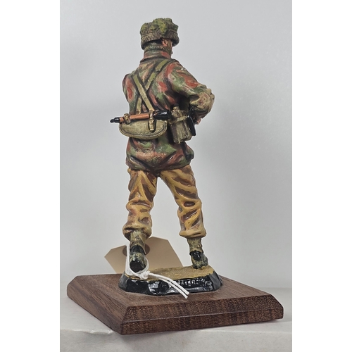 357 - A good quality decorated metal figure of a WW2 airborne soldier armed with a Mk.II Sten carbine 5.5