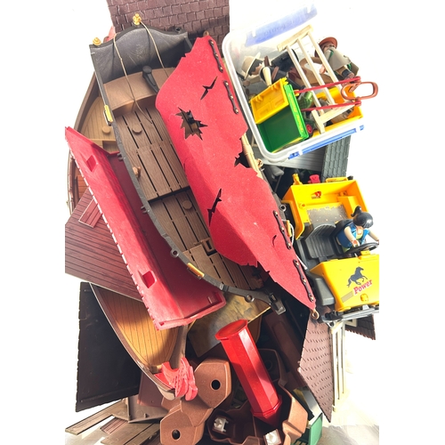 14 - A large quantity of vintage PLAYMOBIL, includes farm and pirate treasure chest set, both boxed, Lots... 