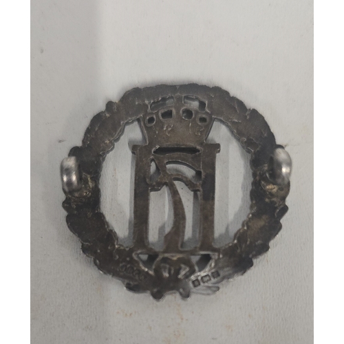 47 - A WWII Free Norwegian Forces Officer's silver cap badge, by Gaunt, HM B'ham 1943. GC.