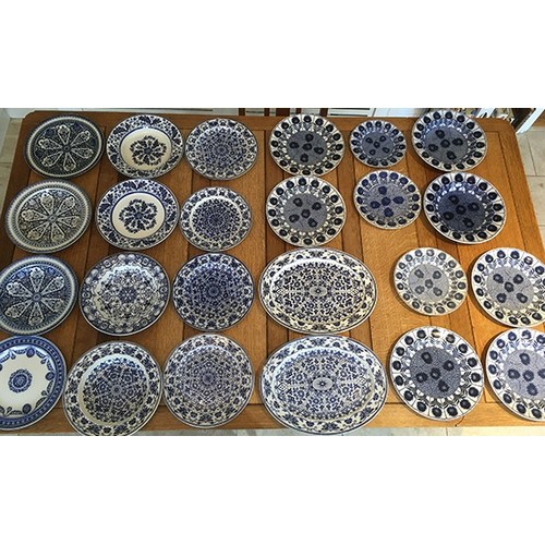 33 - A collection of Minton Aster Plates, some early (24)