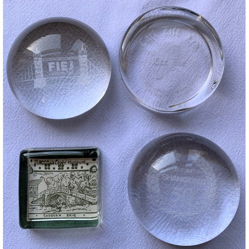 44 - 20TH CENTURY CIRCULAR ADVERTISING PAPERWEIGHTS AND OTHERS (11)
Derby Bicentennial 1979, Bicks Beach ... 