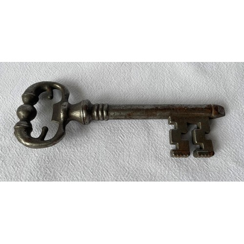 27 - LARGE JAILER'S KEY c.19cm