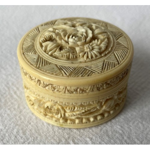 25 - Three early 20th century carved ivory figures and an early 20th century carved ivory circular box