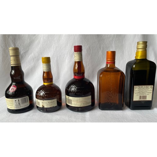 69 - Mixed Lot of Spirits (5)
Cointreau (70cl 40%)
Grand Marnier (70cl 40%)
Grand Marnier Cordon Jaune (3... 