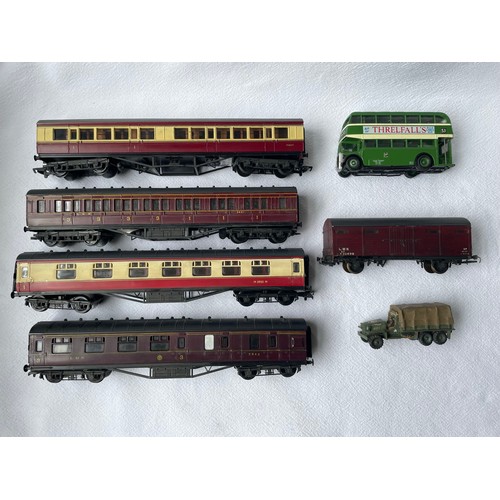 48 - A Mixed Collectors Lot - Five Hornby 00 Carriages,  a model of a Leyland Bus, a Number of Other Mode... 