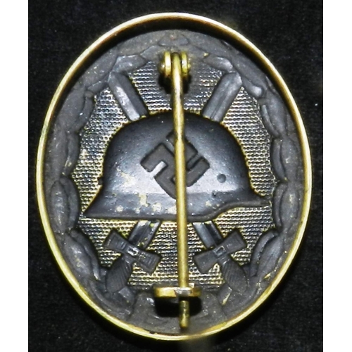 32 - WW II Wound badge in black, which is mostly worn off. Stamped brass, 0.5oz. Probably early war.