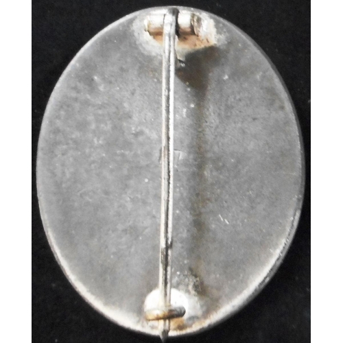 54 - WW II Wound badge in silver. Solid back, stamped 3 – Wilhelm Deumer – Lüdenscheid. Some slight wear.... 