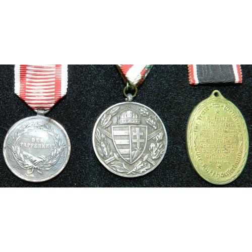 156 - (3) Austrian Bravery Medal 3rd Class in bronze, Austro-Hungarian WW I Commemorative Medal 1914-18, W... 