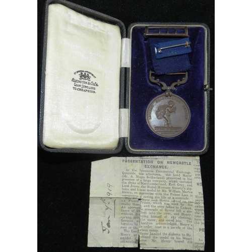 211 - Good family group of medals. Royal Humane Society small bronze medal 1917 (with case and newspaper c... 