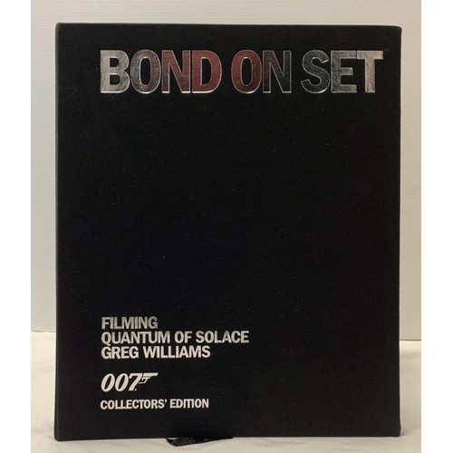 131 - James Bond - Bond on Set Collectors Edition - Filming of Quantum of Solace by Greg Williams
Mint in ... 