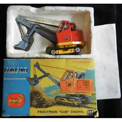 32 - Corgi Major. 1128 Priestman ‘Cub’ shovel. Average to Good. Boxed.