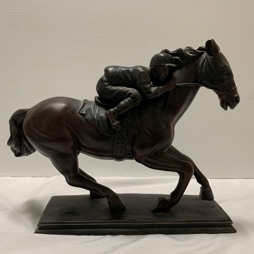 145 - Horse Racing Interest - A Collection of Horse Racing Statues, Prints & Pictures (9)