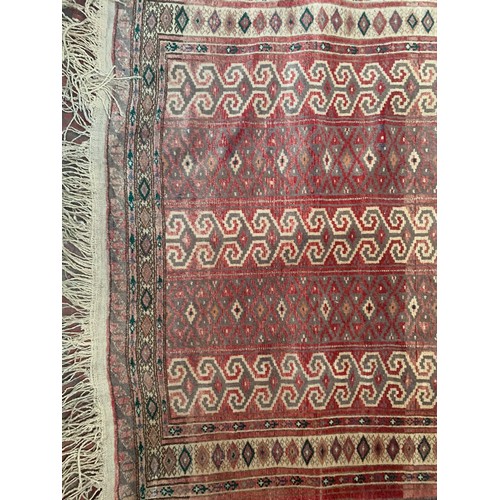 195 - Turkoman Prayer Rug
All over geometric and plant design
approx. 120 x 100 cm